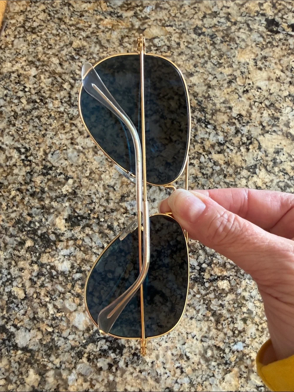 Ray-Ban Aviator Classic Polished Gold Frame Sunglasses/Black Polarized Lenses